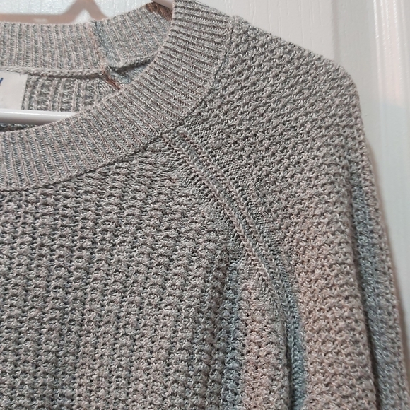 Old Navy textured crew-neck sweater, XS- Mexium fit, lightweight ♥ - Picture 4 of 7